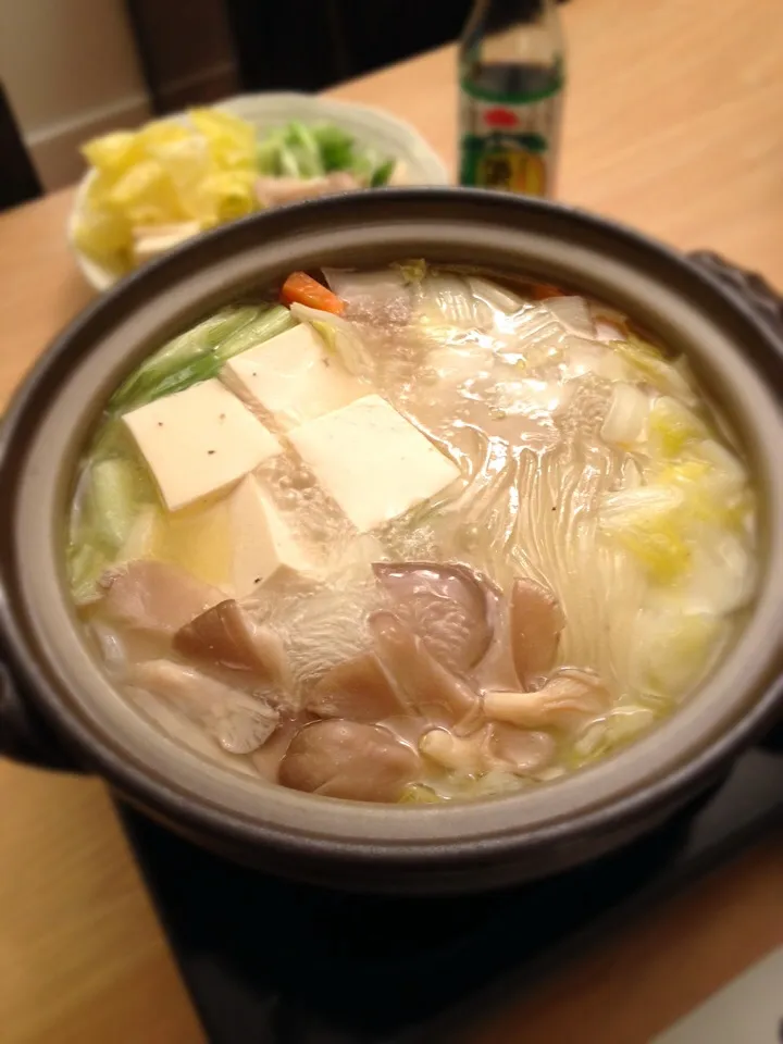 博多風水炊きスープに野菜入れて晩ご飯|TToshipieさん