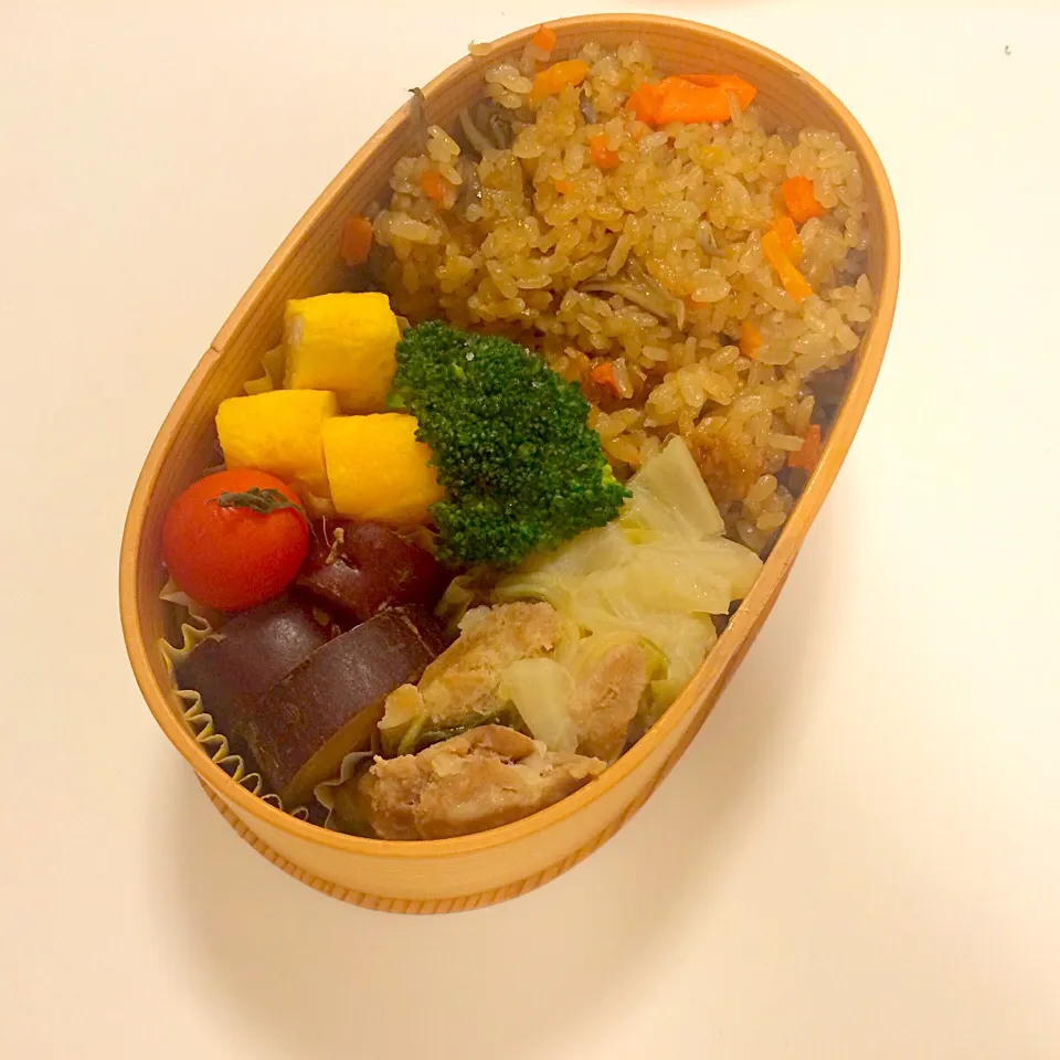 Snapdishの料理写真:今日のお弁当！舞茸ごはん、鶏肉と白菜の煮物、さつまいもの甘露煮、卵焼きd(ﾟεﾟ*)|mamigoさん