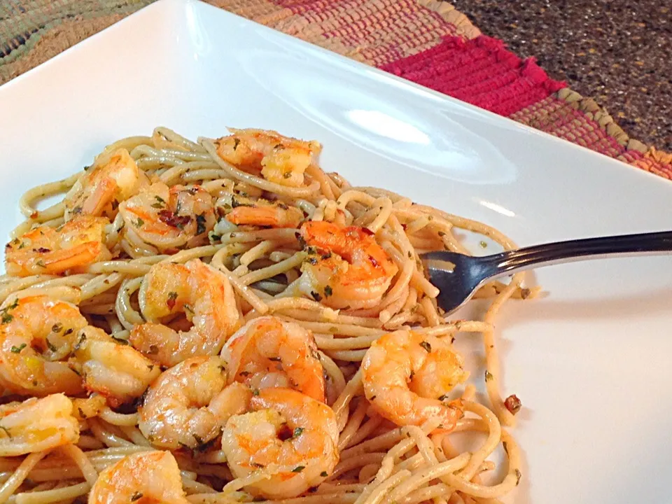 Easy Garlic Shrimp & Pasta|Julie L Smithさん