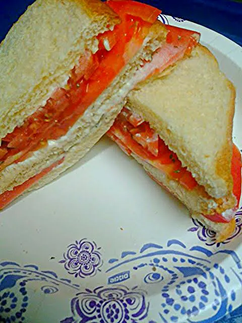 Snapdishの料理写真:#Snack While Watching Love Hip Hop Hollywood👸💋My Lil Foodie 👸💋& I #MommyDaughter Time 👏💜👏 #Sandwich #Tomato|Alisha GodsglamGirl Matthewsさん