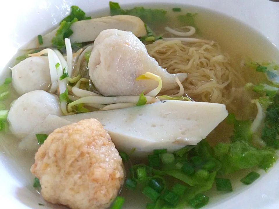 Egg noodle with fish ball|Issara. 🍴さん