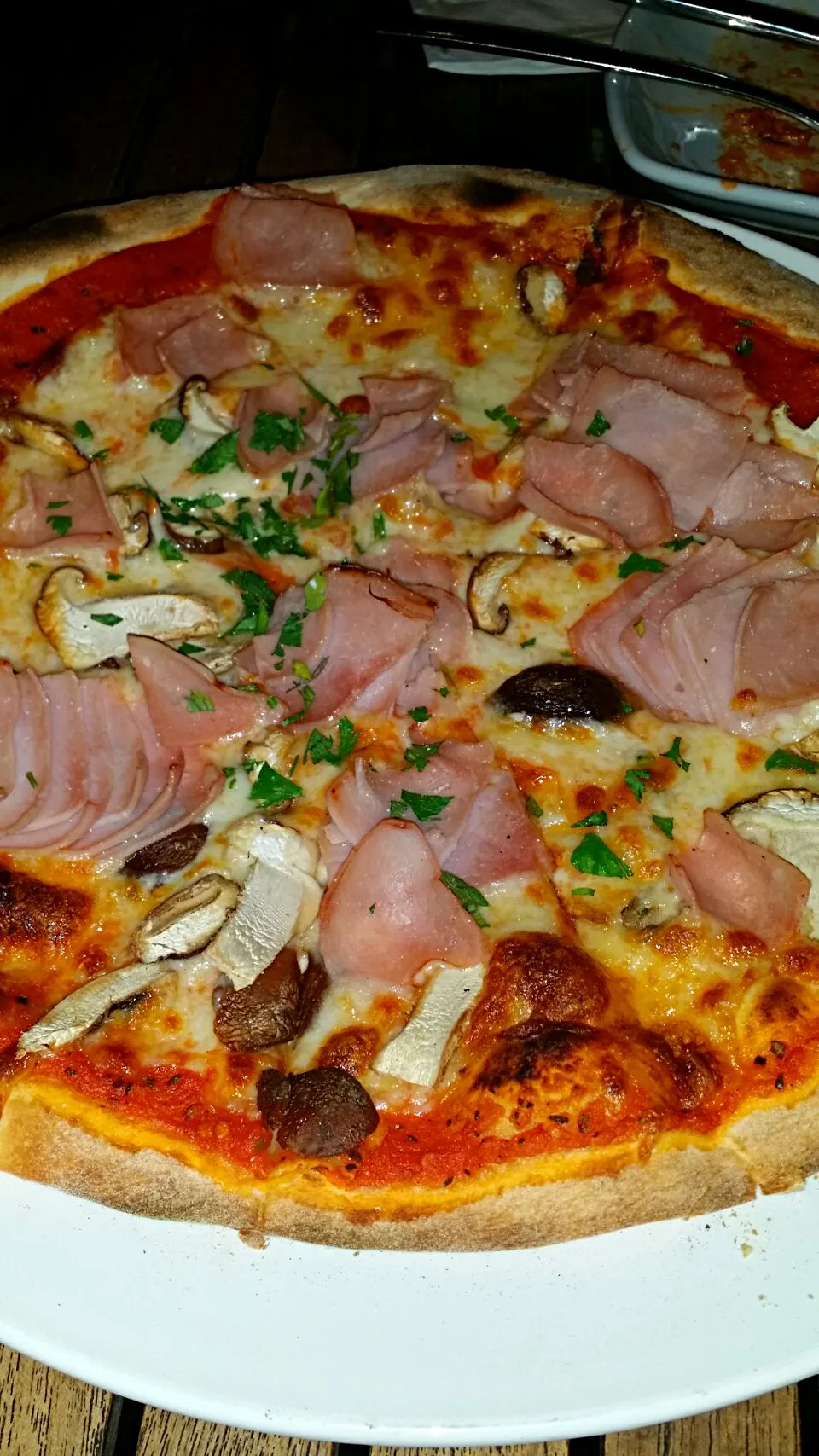 Pamela - Thin-crusted Ham & Mushroom Pizza|Yvonne Limさん