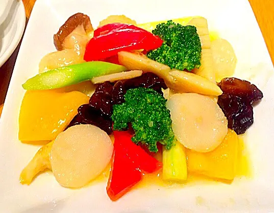 Snapdishの料理写真:野菜の炒め物 ( Mixed vegetables fried in olive oil with salt & pepper flavor ) ❤️😋✨|Liezlさん