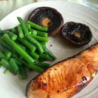 My diet dinner. Salmon with soy and honey and green beans|Taoさん