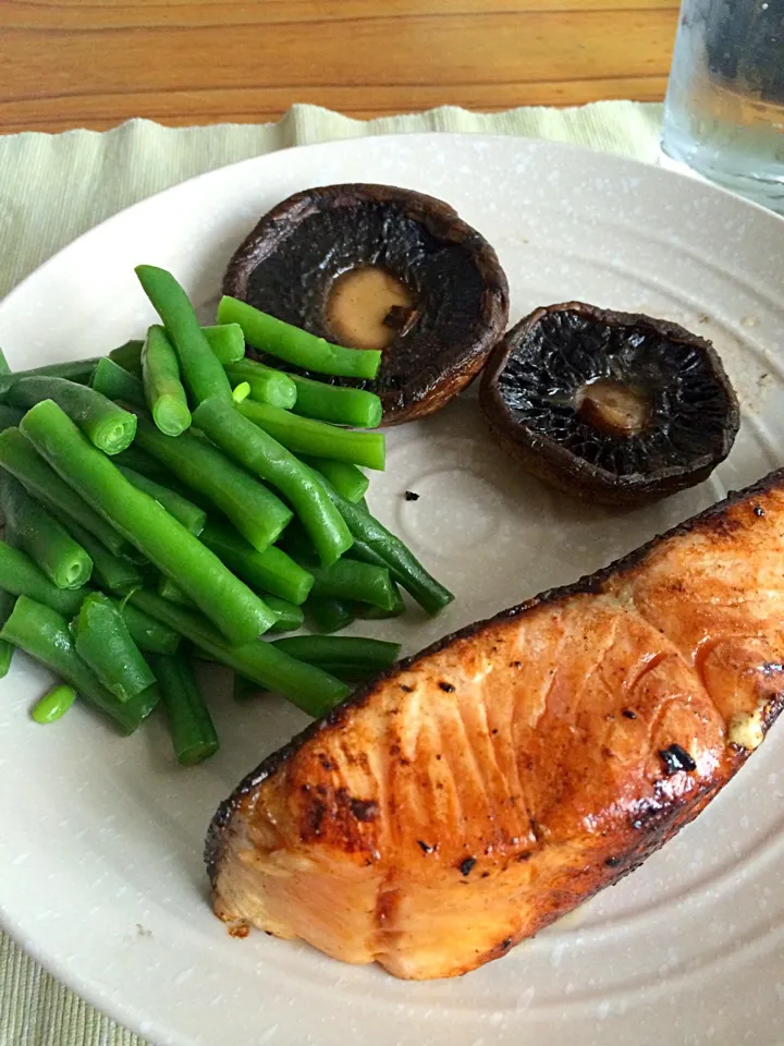 My diet dinner. Salmon with soy and honey and green beans|Taoさん