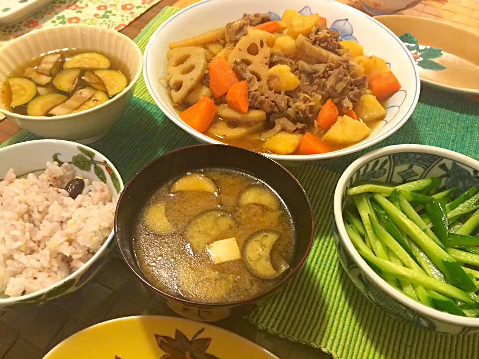 肉じゃが＋蓮根、胡瓜の酢の物、ベーコン・ズッキーニのスープ煮、茄子と大根の味噌汁など|Junya Tanakaさん