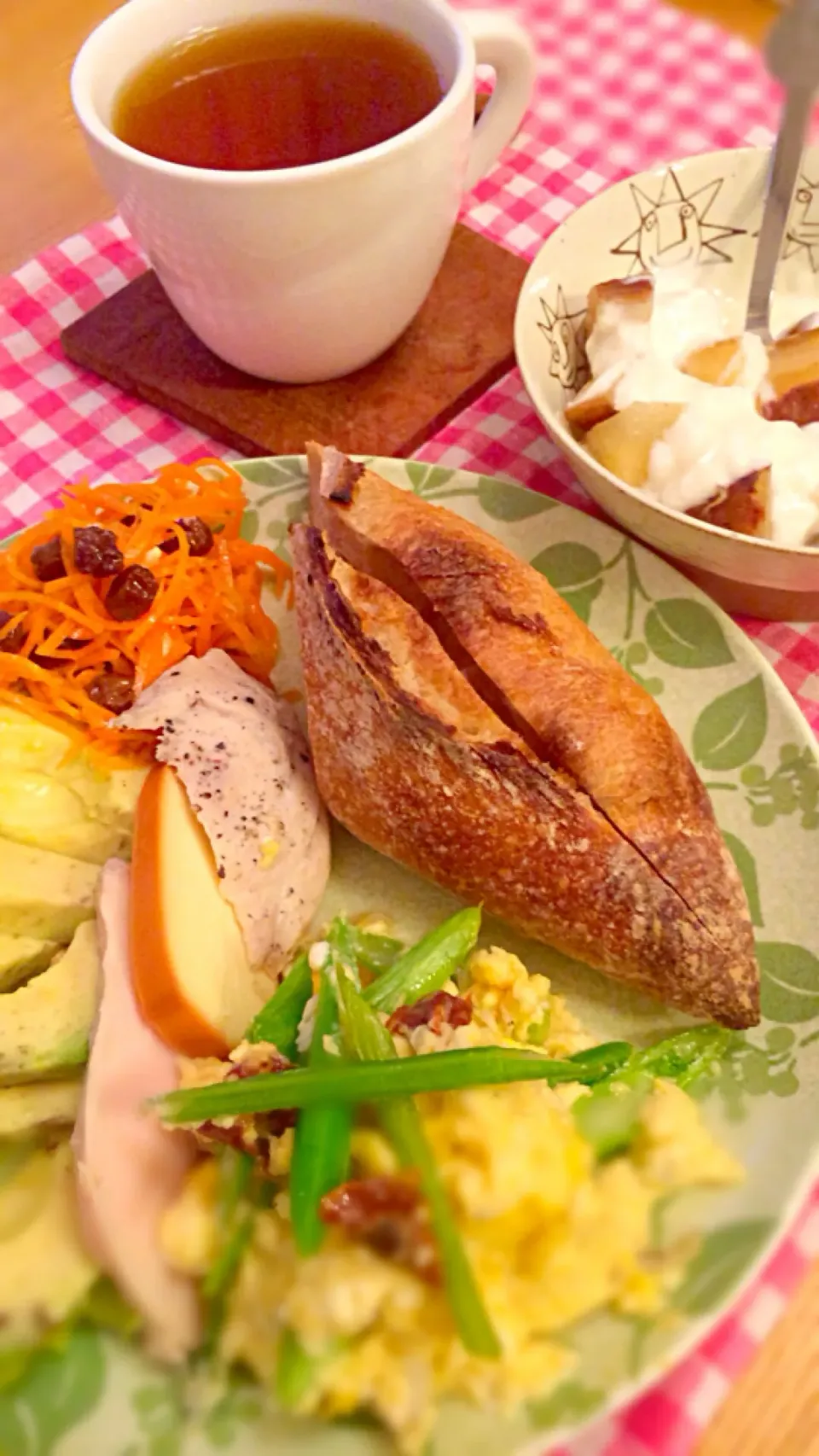 今日の朝ご飯 エシレバターとバケットだけでも幸せ♡|はいさん