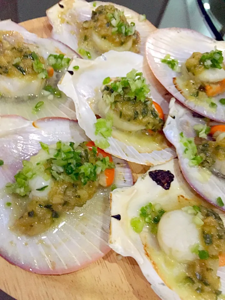 Grilled garlic and butter scallops|PhUnGさん