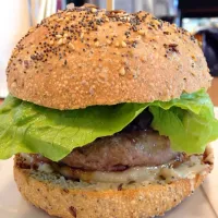 Hamburger cipolle caramellate e salsa di parmigiano|Corinna Snappy Periniさん