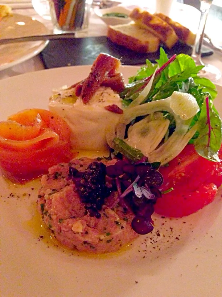 Assorted appetizer of Beef Tartar, Smoked Salmon and Burrata Cheese|Seri Okunoさん