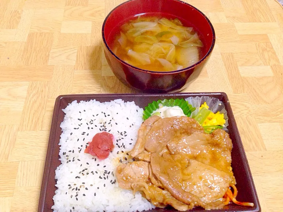 生姜焼き弁当・野菜の生姜の味噌汁(仙台味噌)|Tarou  Masayukiさん