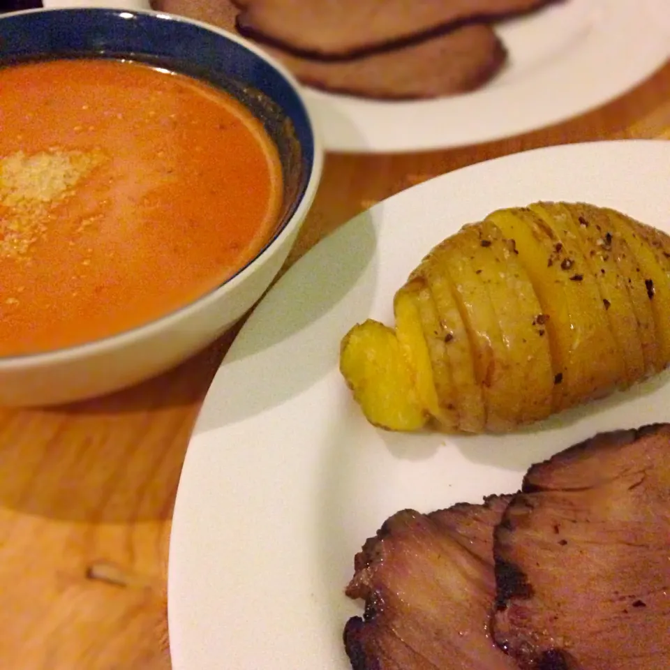 Tomato soap, sliced baked potato, & roast beef|Angela Santosさん