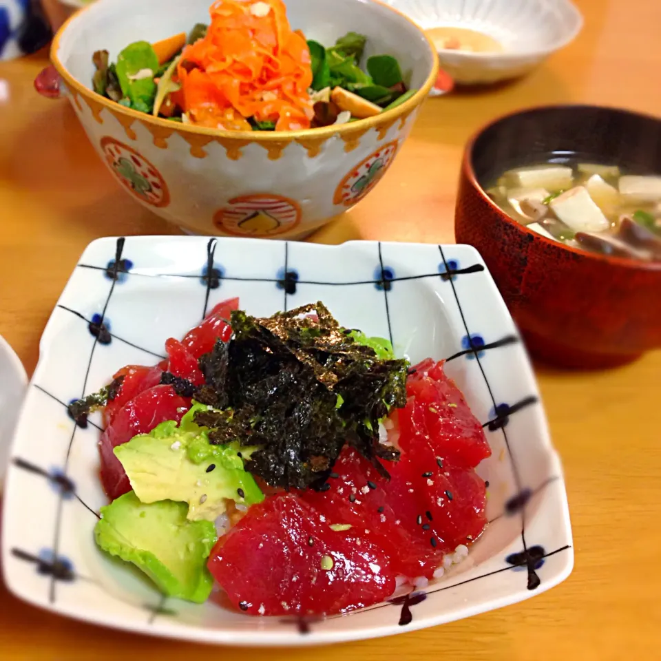 Tuna avocado bowl, salada,soysoup. 鮪アボカド丼、サラダ、味噌汁|kctreeさん