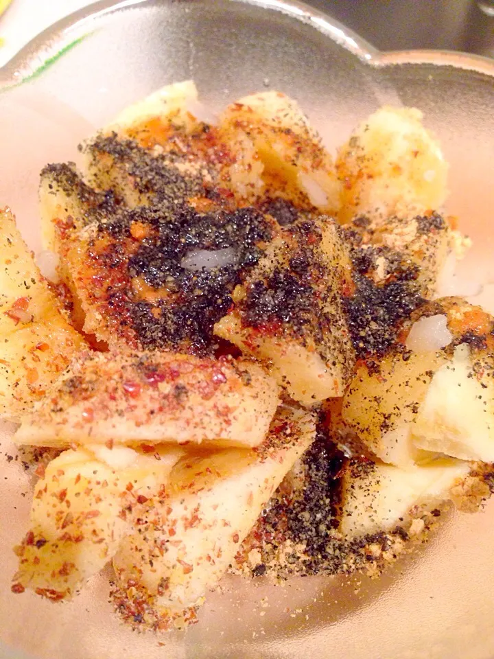 Banana with ground flaxseed, sesame and soy powder to top with coconut oil :)|Tanuさん