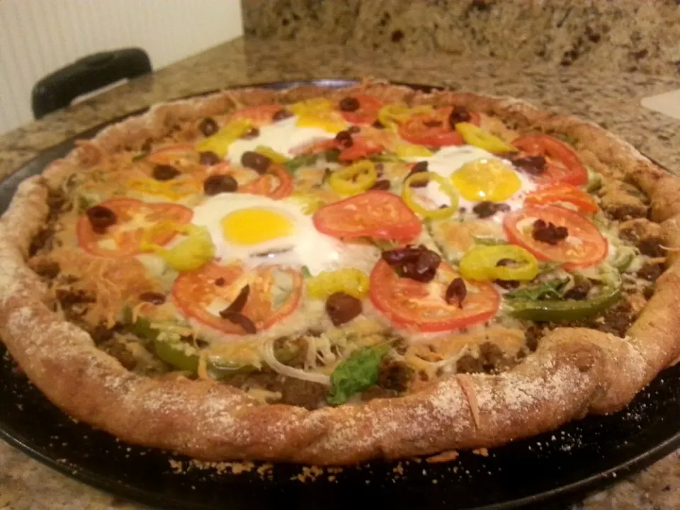 #Pesto Turkey, Veggie and #Egg #Pizza with #GarlicParmesan Crust|Robert Schwabさん