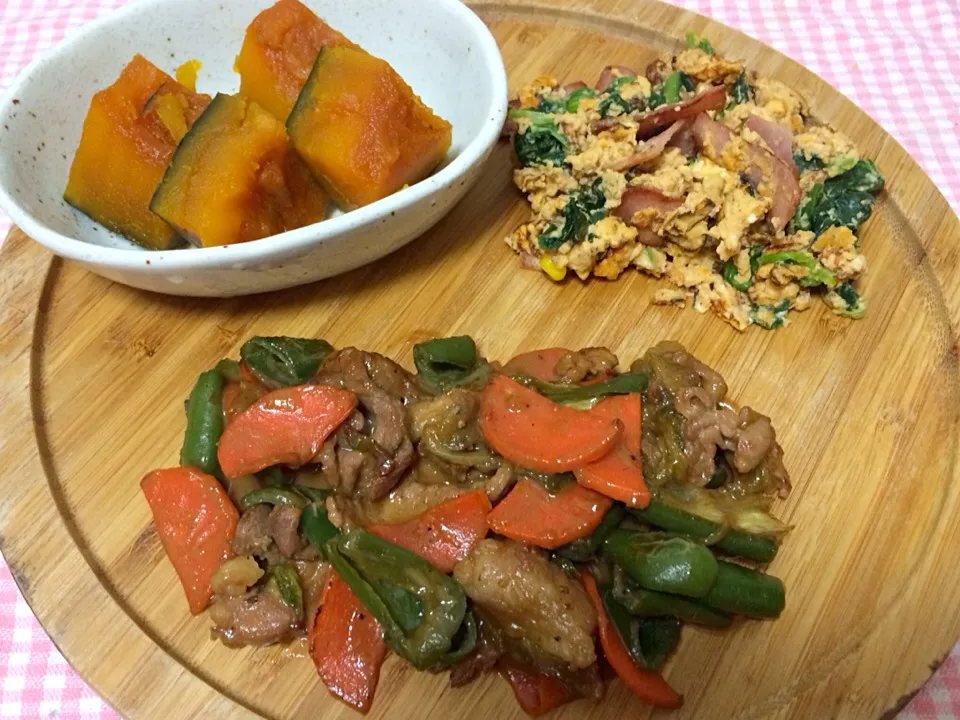 かぼちゃの煮物、ほうれん草ベーコン卵炒め、牛肉と野菜の味噌炒め|ゆちさん