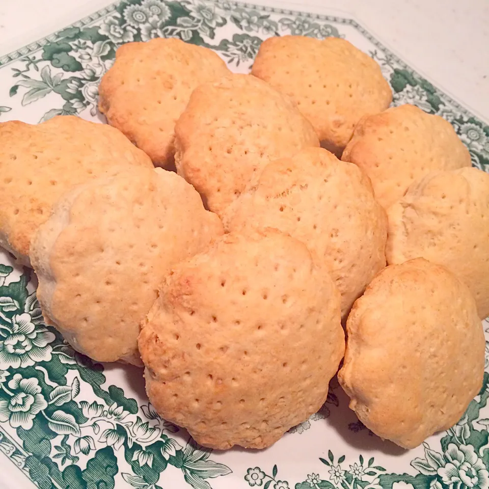 リーチさんの料理 グラハムクッキー…のはずがスコーンみたいになりました😅|みきこさん