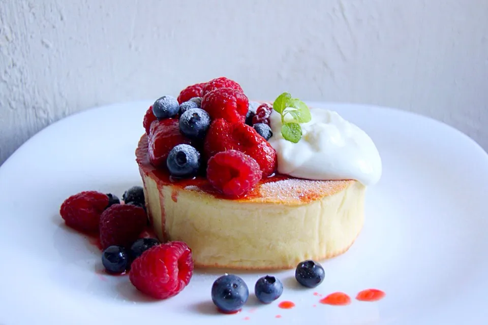 Souffle Pancake with mixed berries|Misstyさん