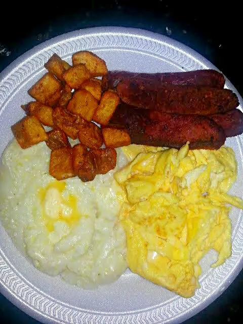 🌞💋🌞My Lil Foodie Princess & I Cooked A Hearty Deep South #Breakfast/Brunch 🌞💋🌞 Buttery Grits🍃Spicy Smoked Sausages 🍃 Hash Brown Potatoes💯 Scrambled #Eggs #Pork|Alisha GodsglamGirl Matthewsさん