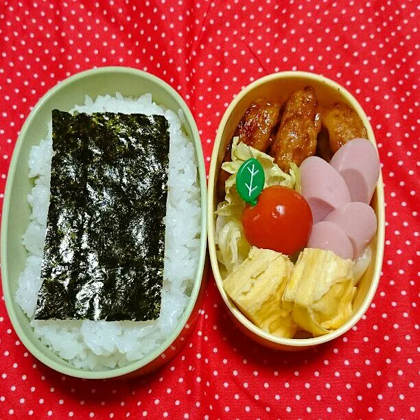 11/27(木)の旦那弁当🍱
♪蓮根つくね
♪ソーセージ
♪卵焼き
♪ミニトマト|ふみぃさん