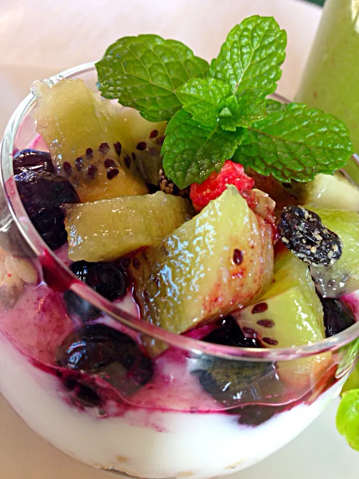 Fruit Granola yoghurt|viviさん