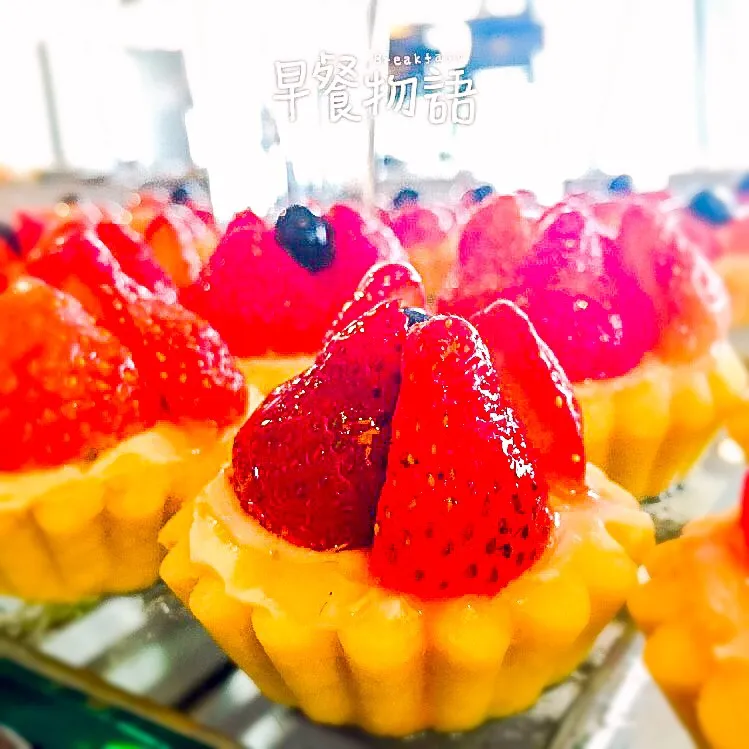 Afternoon tea strawberry tart, crème pâtissière!|chef louisさん