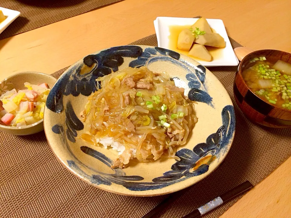 豚と白菜の中華ソース丼、白菜とベーコンの酒蒸し、里芋の煮物、白菜のみそ汁|ひろみさん