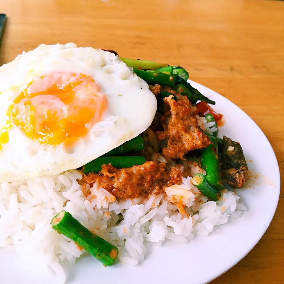 Crispy Pork with Thai Chilly paste topped with Fried Egg|nattaugustさん