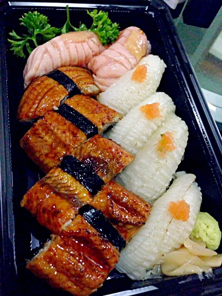 Unagi, salmon, and engawa nigiri|PhUnGさん