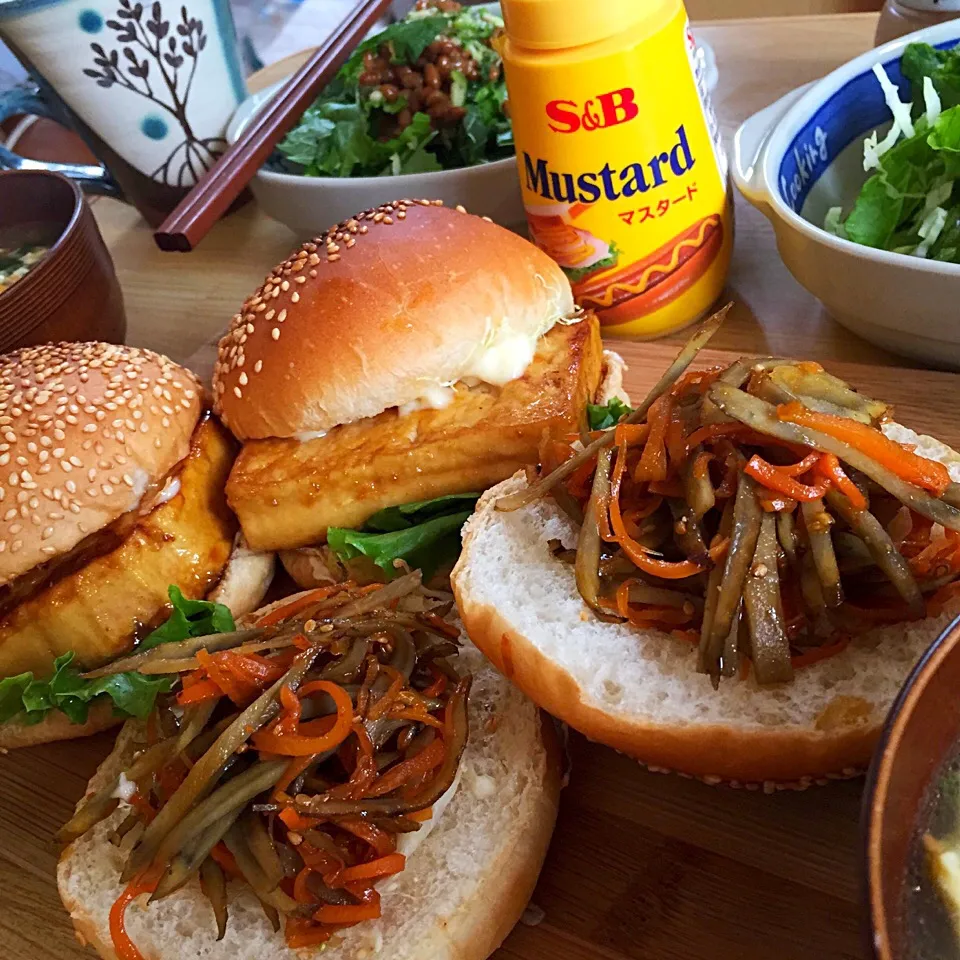 照り焼き豆腐バーガーとキンピラオープンサンド|Ando Natuさん