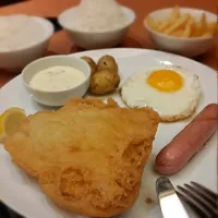 Fish n Chips in special tartar sauce with potatoes, egg and sausage plus 2 cups of ric|王茜娜さん