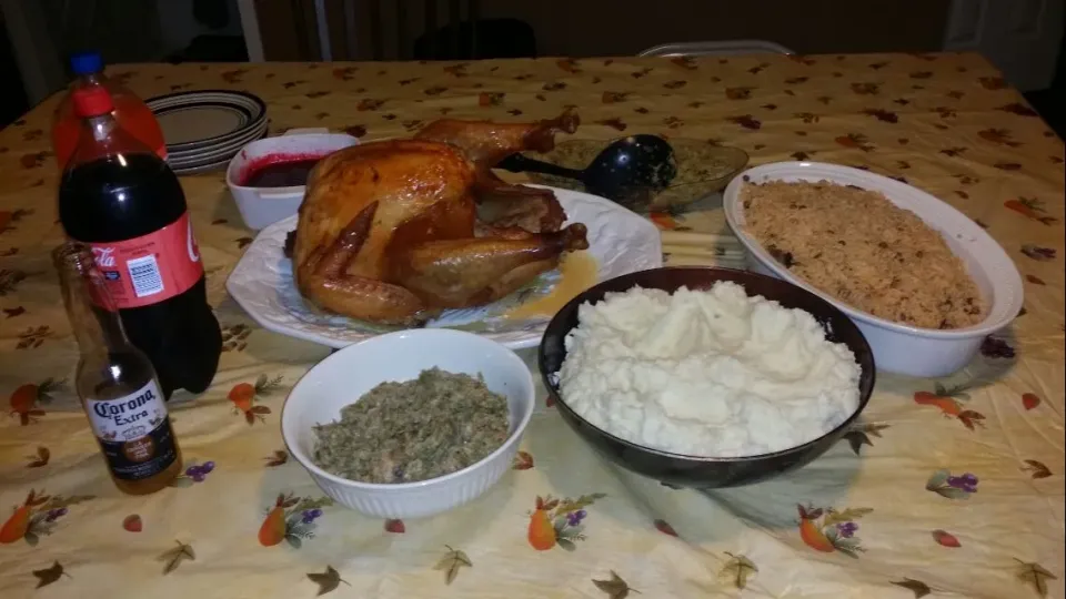 HAPPY THANKSGIVING  TO ALL.  TODAY'S THANKSGIVING DINNER TURKEY MASHED POTATOES  RICE WITH PIGEON PEAS GRAVY FRESH HOMEMADE CRANBERRY SAUCE AND A LOTS OF DESERT|Frank Ortizさん