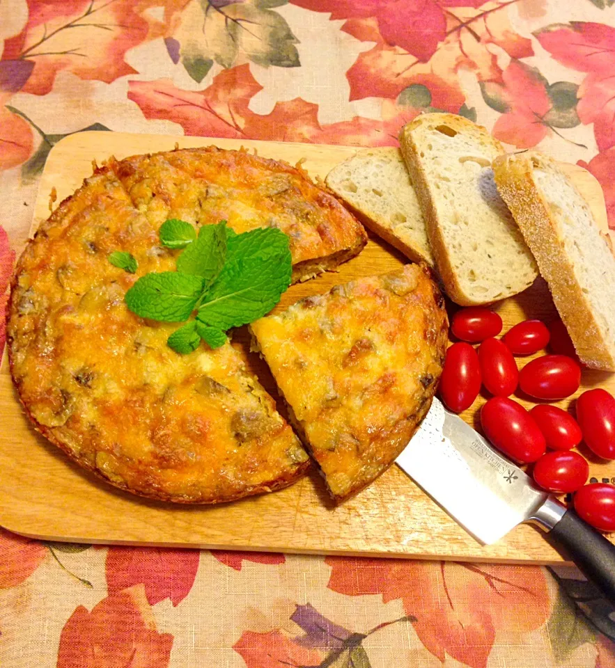 Snapdishの料理写真:Perfect light breakfast before a big Thanksgiving meal. Chicken and mushroom frittata!|Peymaneh Hさん