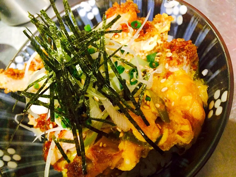 Snapdishの料理写真:賄いチキンカツ丼♪|inoさん