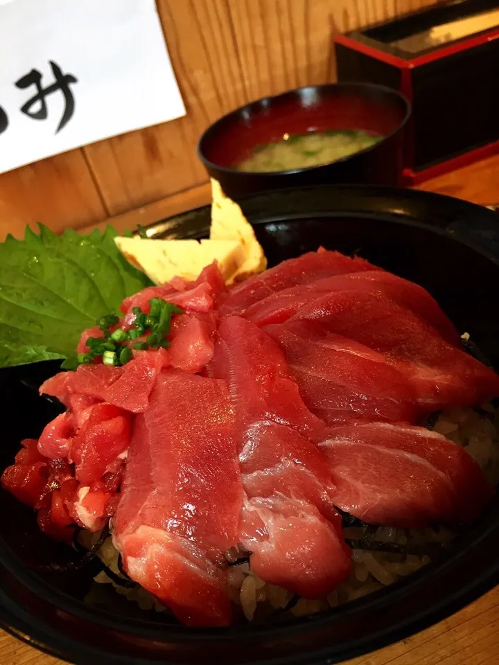 Snapdishの料理写真:✨大間産天然生本マグロ丼✨|中さんさん