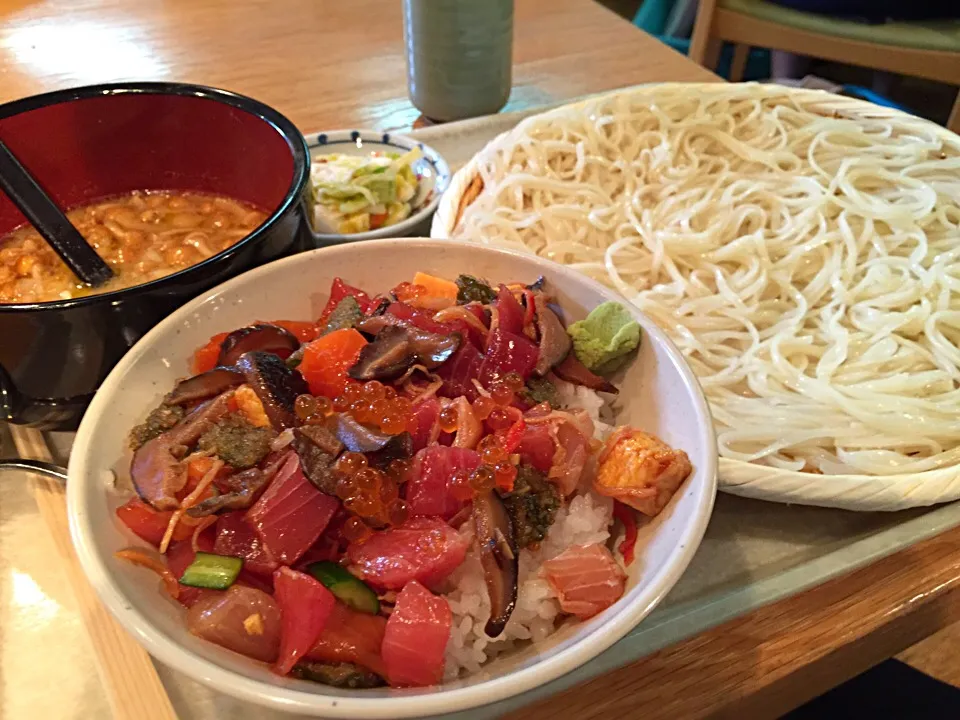 Snapdishの料理写真:稲庭うどん七蔵特製スープつけ麺ばらちらし丼セット|hirotomoさん