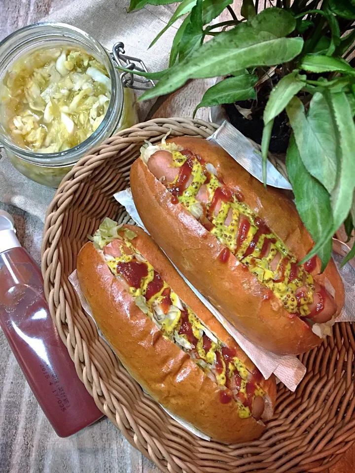 Hot dogs,homemade sauerkraut,and Yukari's bun|rick chanさん