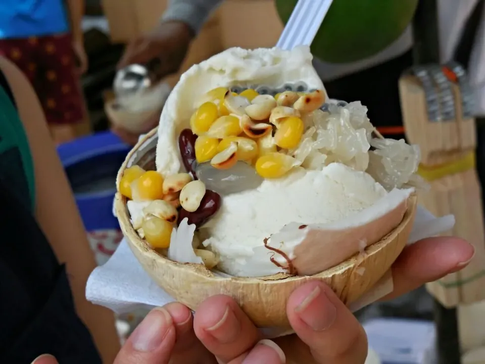 Coconut ice cream #Chatuchak #bangkok #thailand|Li Yokeさん