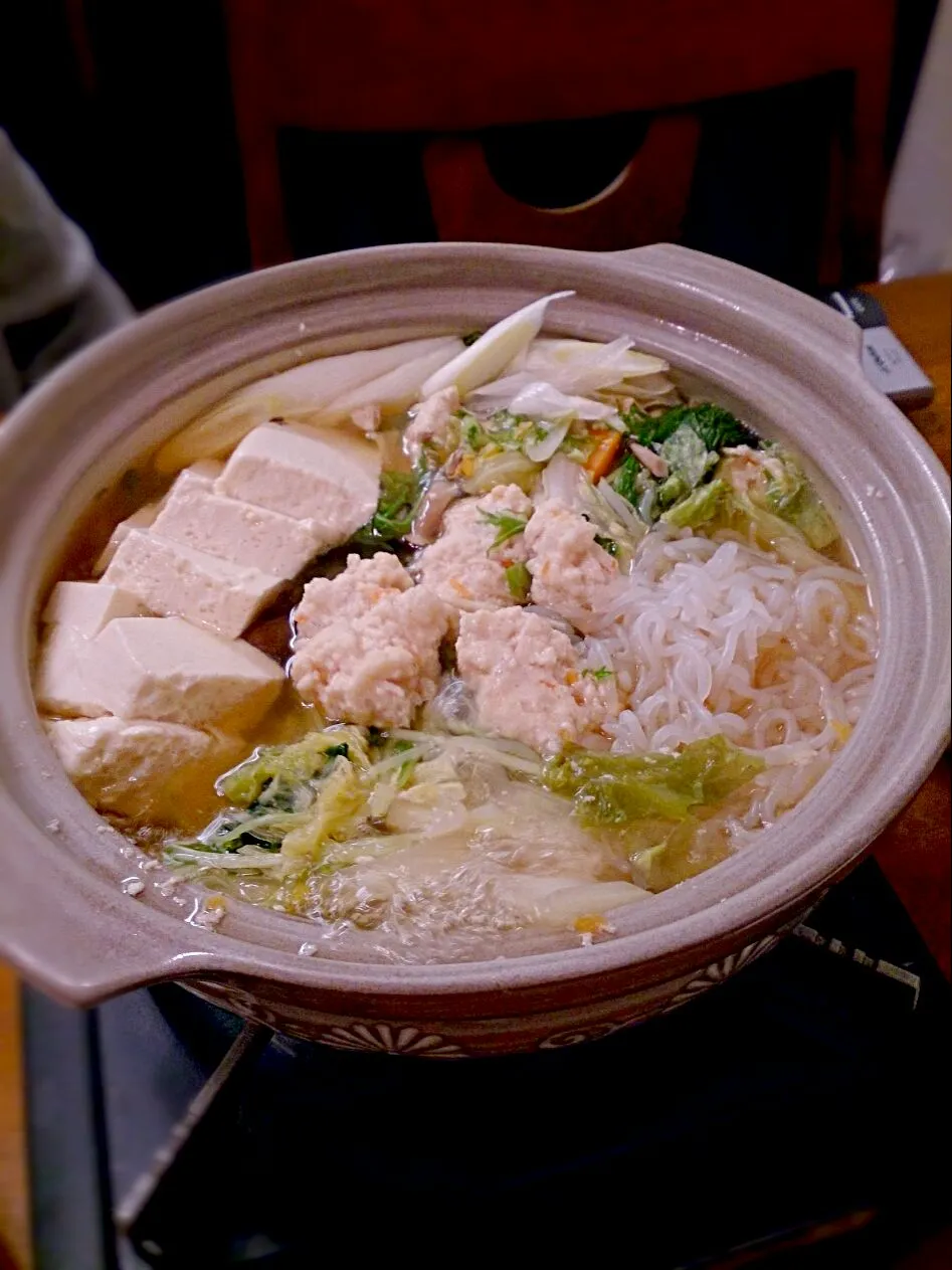 ふわふわ鶏団子鍋。レンコンと絹ごし豆腐を鶏挽き肉と混ぜてお団子に。|Reikoさん