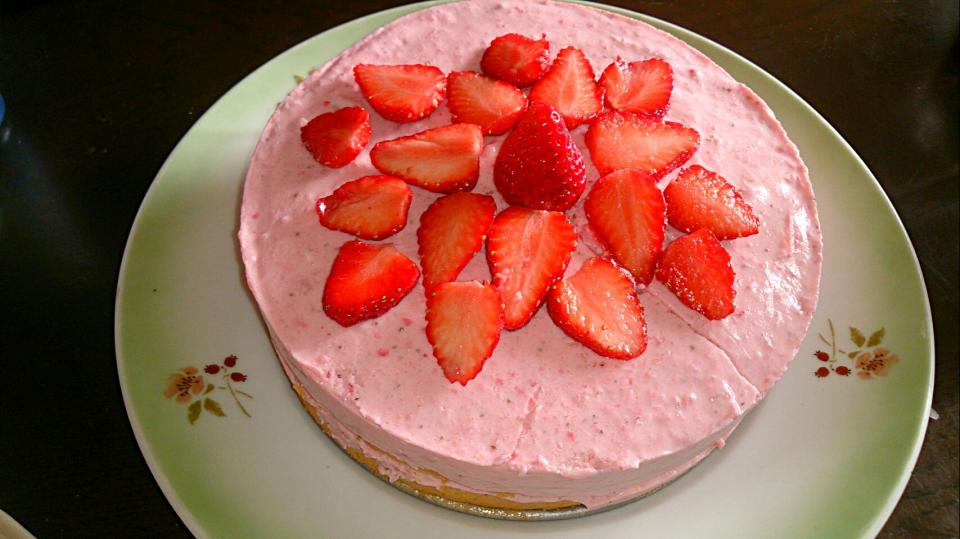 いちごのムースケーキ