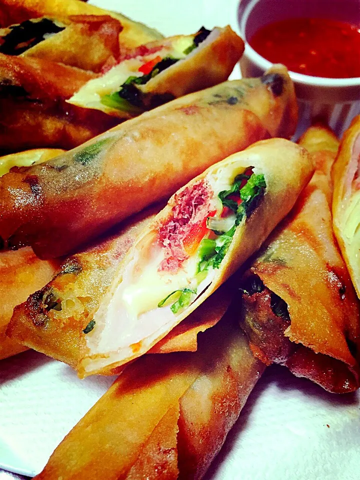 Cheese, cornedbeef, ham and vegetables spring rolls|Laarni Nabongさん