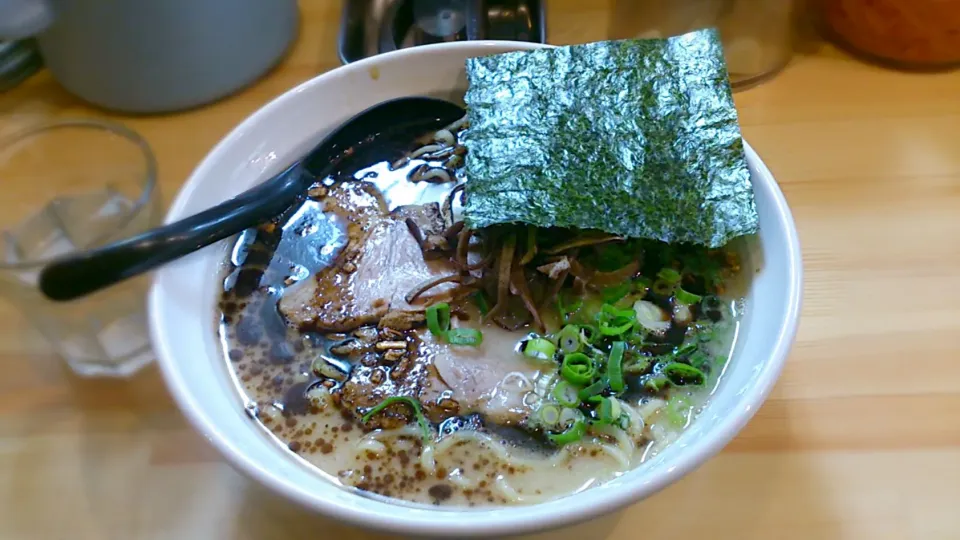 博多拉麺KAZU 黒とんこつ大盛り|ミナミ ヒロヤさん