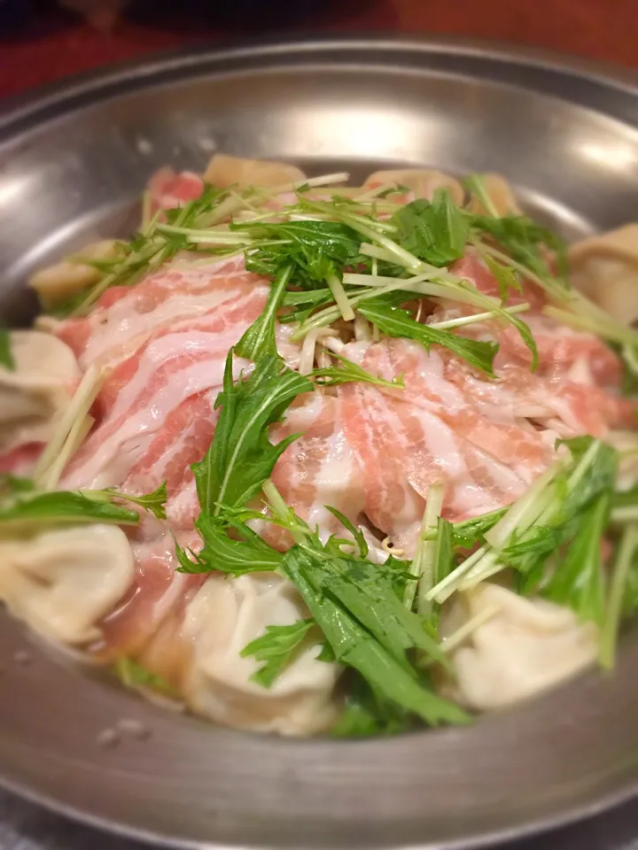 豚肉と餃子の鍋〜|ツツヤンさん