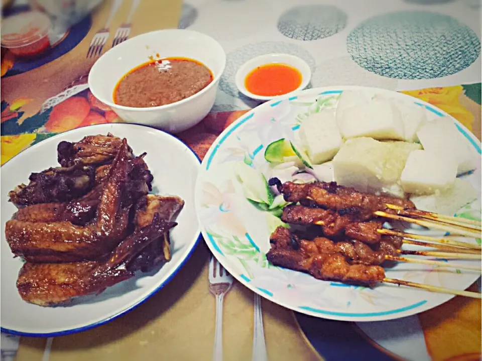 BBQ chicken wings and Satay .|Jamie 💋さん