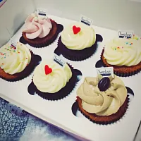 Snapdishの料理写真:twelve cupcakes.|Jamie 💋さん