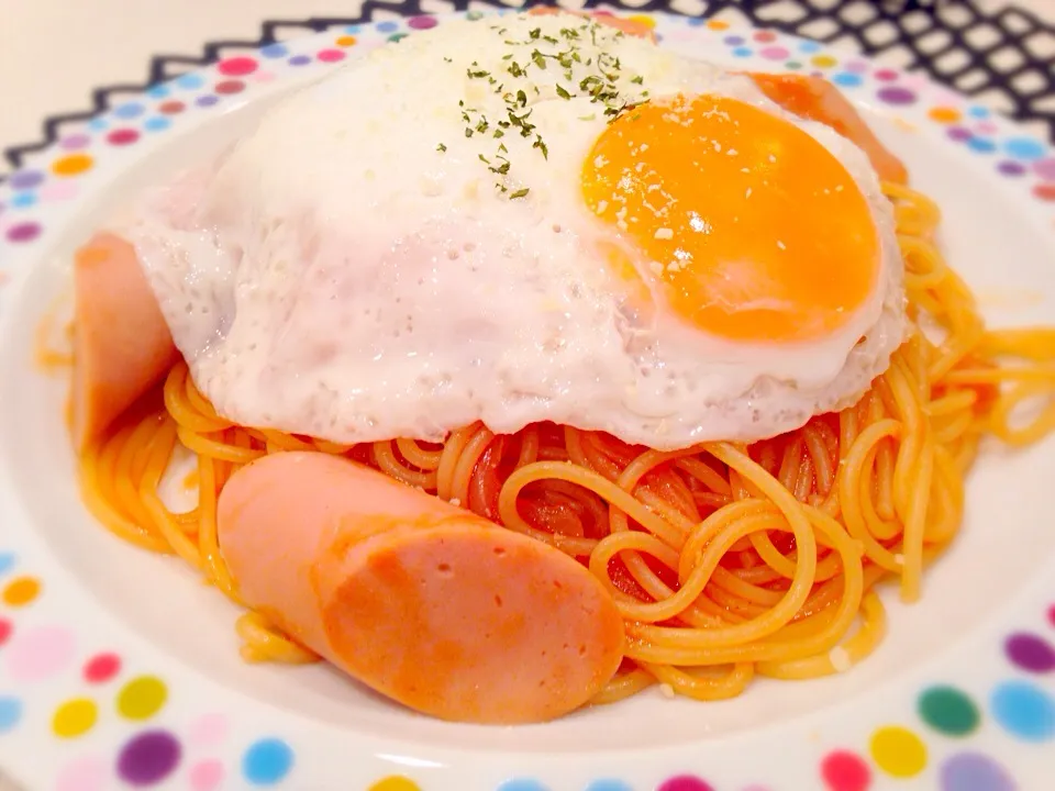 りりたんこぶさんの料理 こってりナポリタン味玉ソースを目玉焼きで|ゆきさん