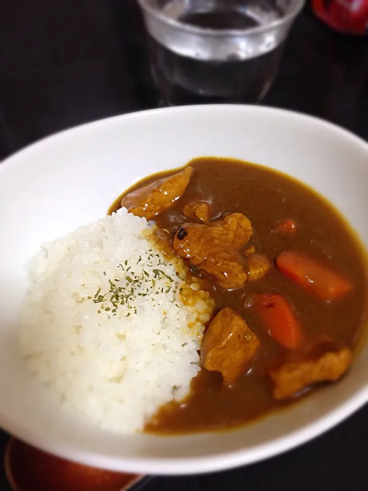 今日の晩ご飯は、ごろっとチキンカレー。|ゆえさん