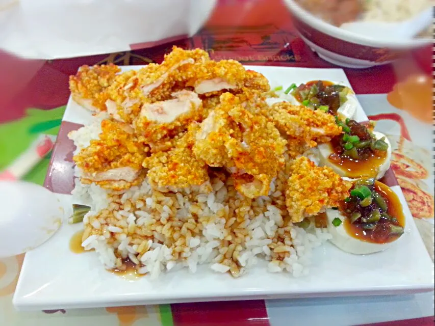 Shihlin deep fried chicken rice|Misheru Thongさん