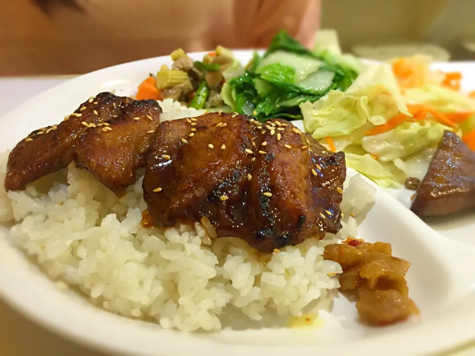 烤肉飯|手牽手一起過好日子。さん