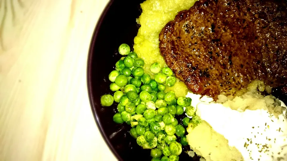 Beef Sirloin in Apple-cinnamon sauce with peas & mashed potato #foodpornarmy|Jonah Monedoさん